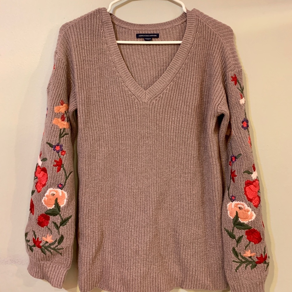 American Eagle V Neck Sweater